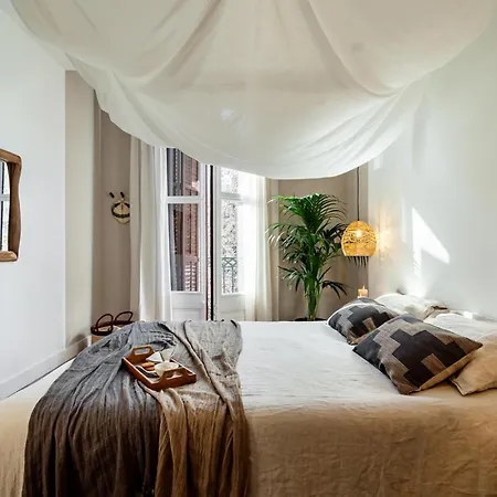 Timor - 2 Bedrooms And Balcony In Eixample Dreta Appartement