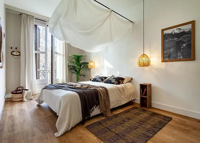 Timor - 2 Bedrooms And Balcony In Eixample Dreta Барселона